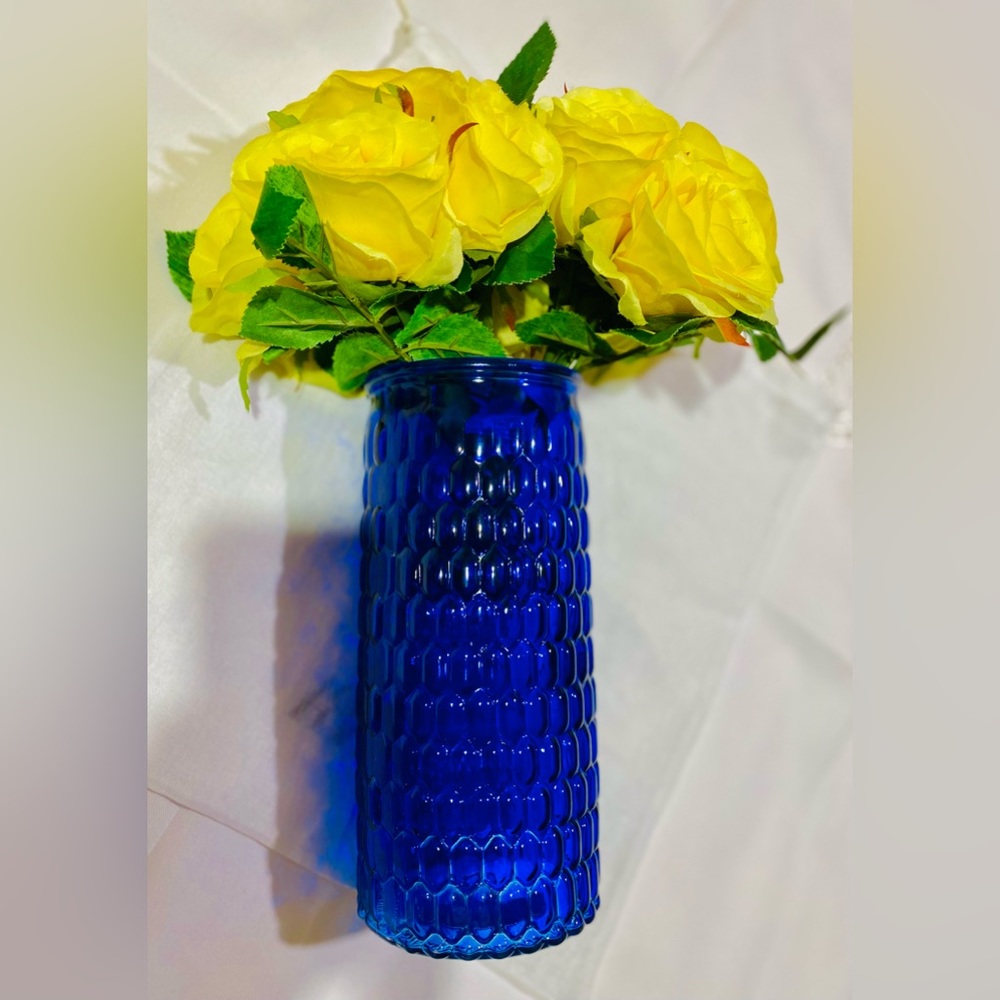 Vintage bubble blue glass, flower vase 9X4 wide pre owned in great condition